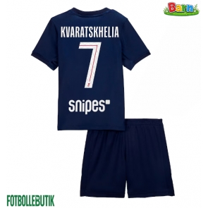 Paris Saint-Germain Khvicha Kvaratskhelia #7 Hemmaställ Barn 2025-26 Kortärmad (+ Korta byxor)